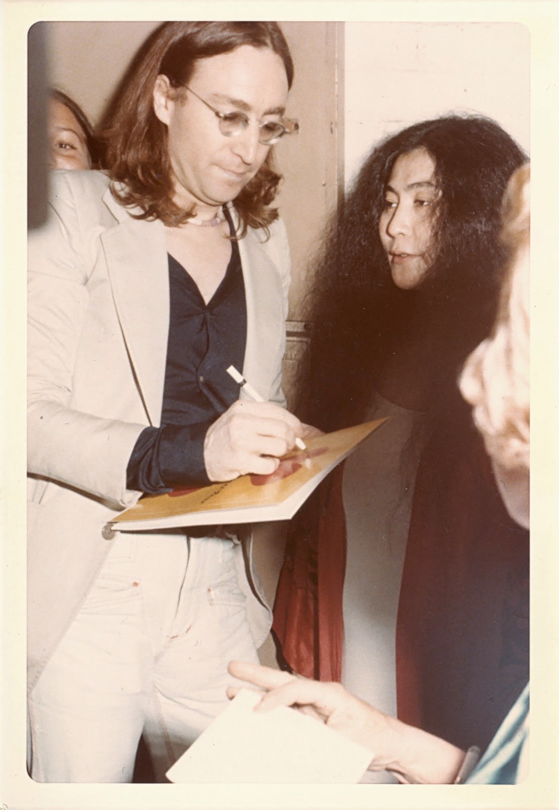 70年代にファンが撮影したジョン・レノンの素晴らしいスナップ写真80枚